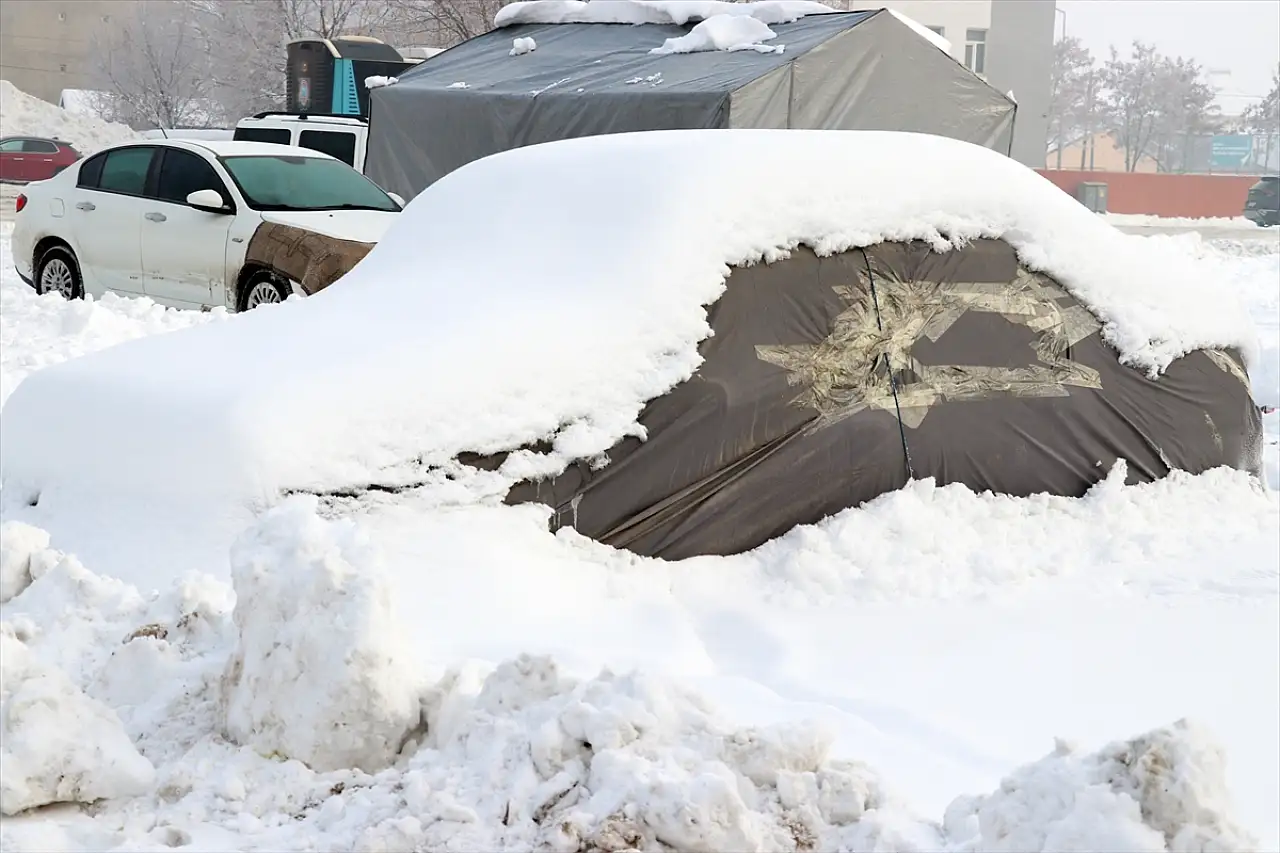 Doğu buz kesti: Ağrı merkezli 5 ilde yaşam eksiye düştü