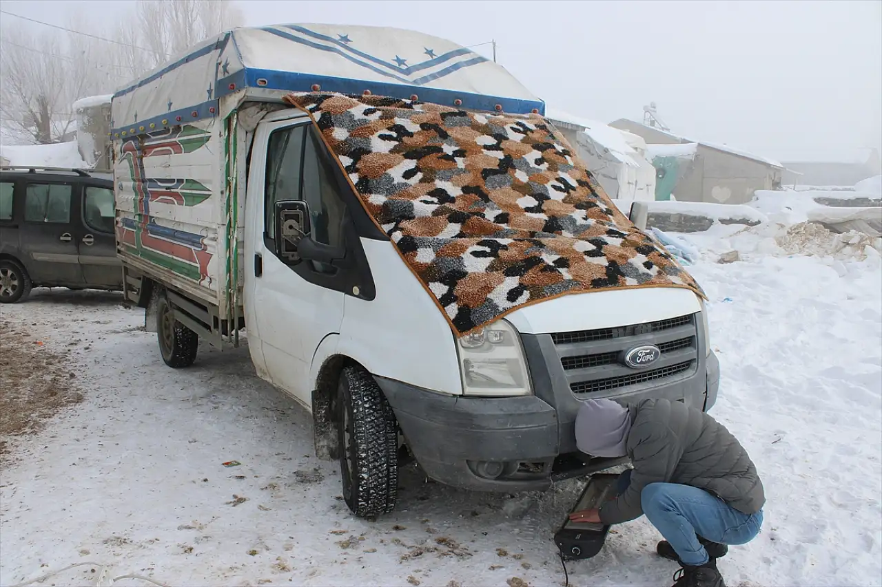 Taşlıçay'da soğuk hava yaşamı zorlaştırdı