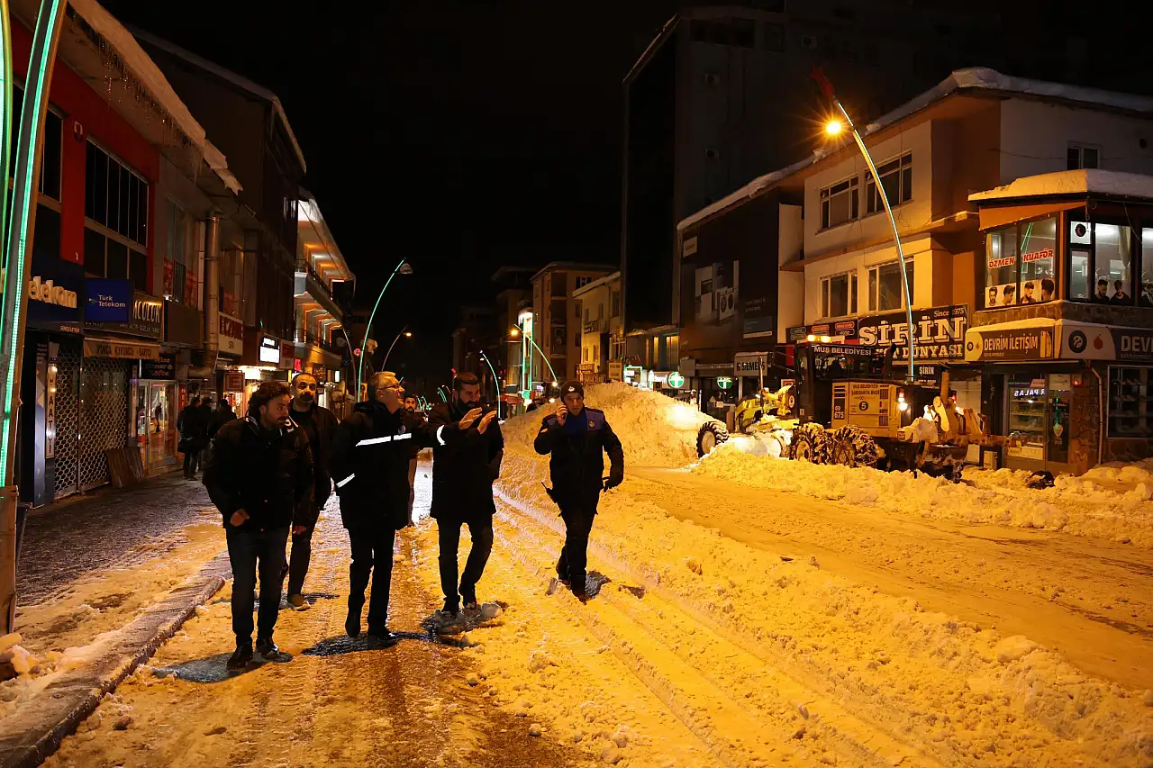 Muş Belediyesi Kar Temizleme ve Toplama Çalışmalarına Hız Verdi