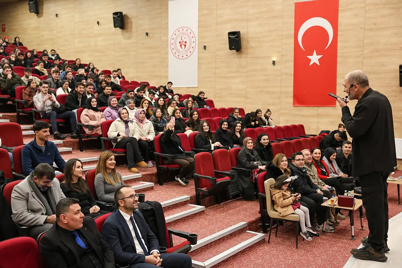 Ahmet Sula, Iğdır'da Gençlerle Buluştu: Kendi Hikâyenizin Kahramanı Olun