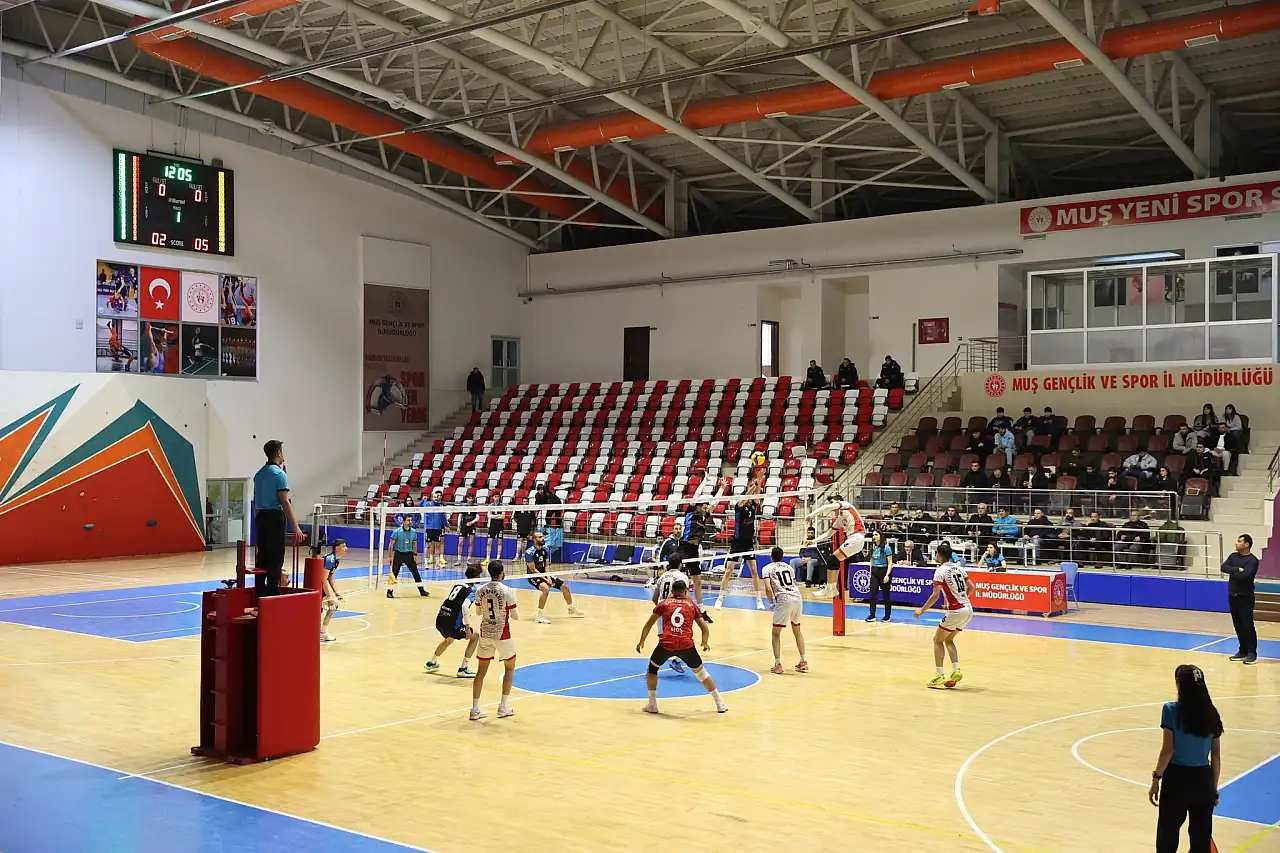 Vali Avni Çakır, Lalezar Spor'un Galibiyetini Tribünden Takip Etti