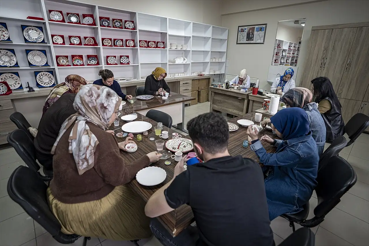 Erzurum'da çini sanatı yeniden canlanıyor