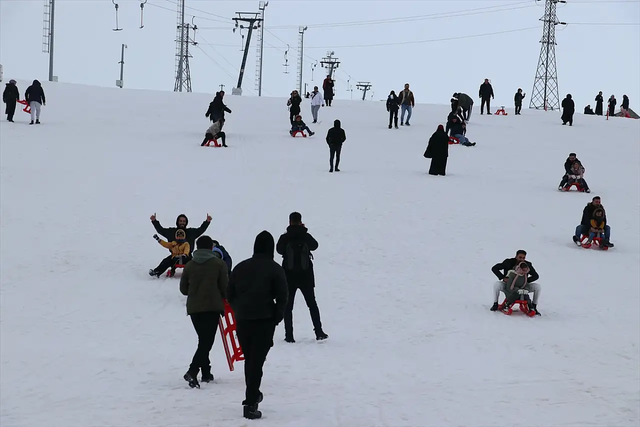 Ağrı'da sporla güçlenen çocuklara moral dopingi