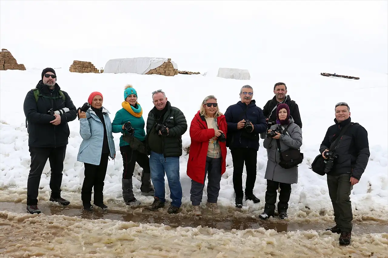 Karla kaplanan Ağrı fotoğraf tutkunlarını ağırlıyor