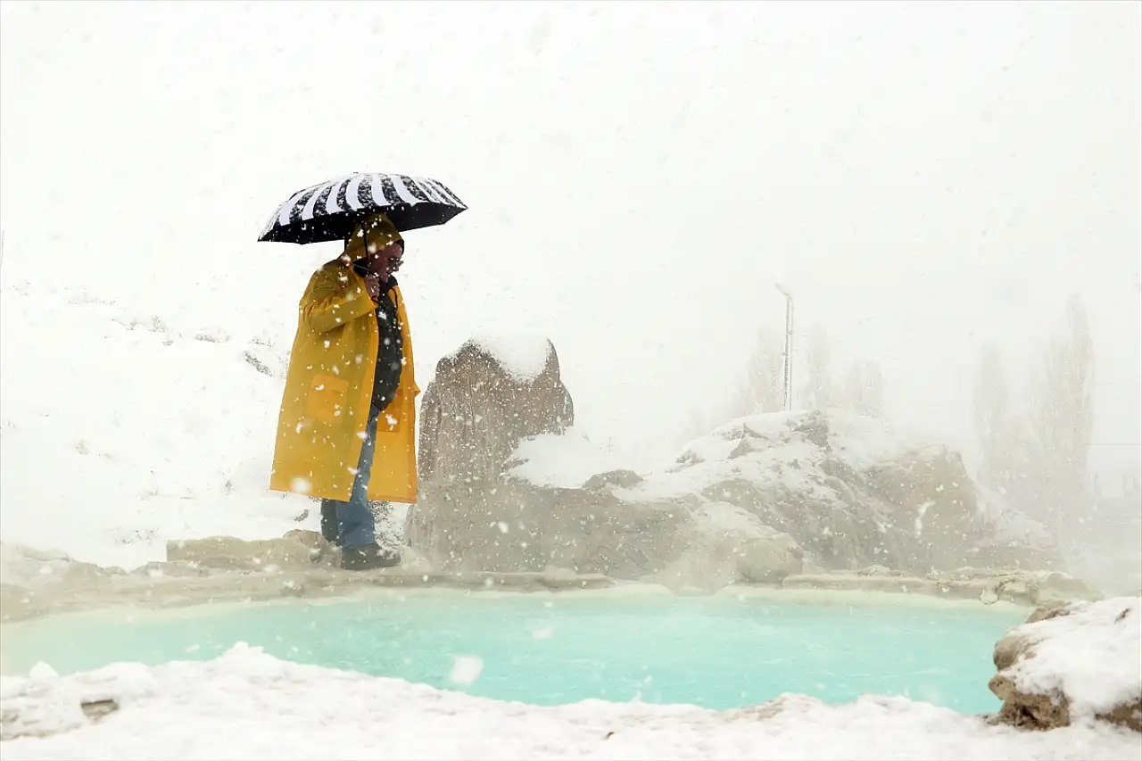 Karla kaplanan Ağrı fotoğraf tutkunlarını ağırlıyor