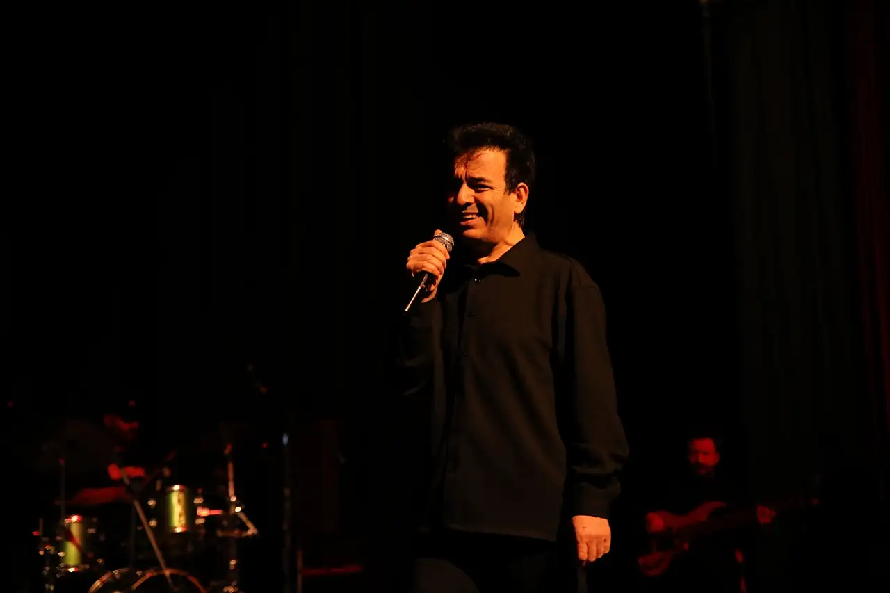 Erciş'te sahne alan Oğuz Aksaç'a Ağrı protokolünden ilgi