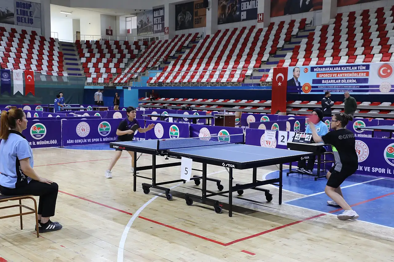 Ağrı'da masa tenisi şampiyonları belli oldu