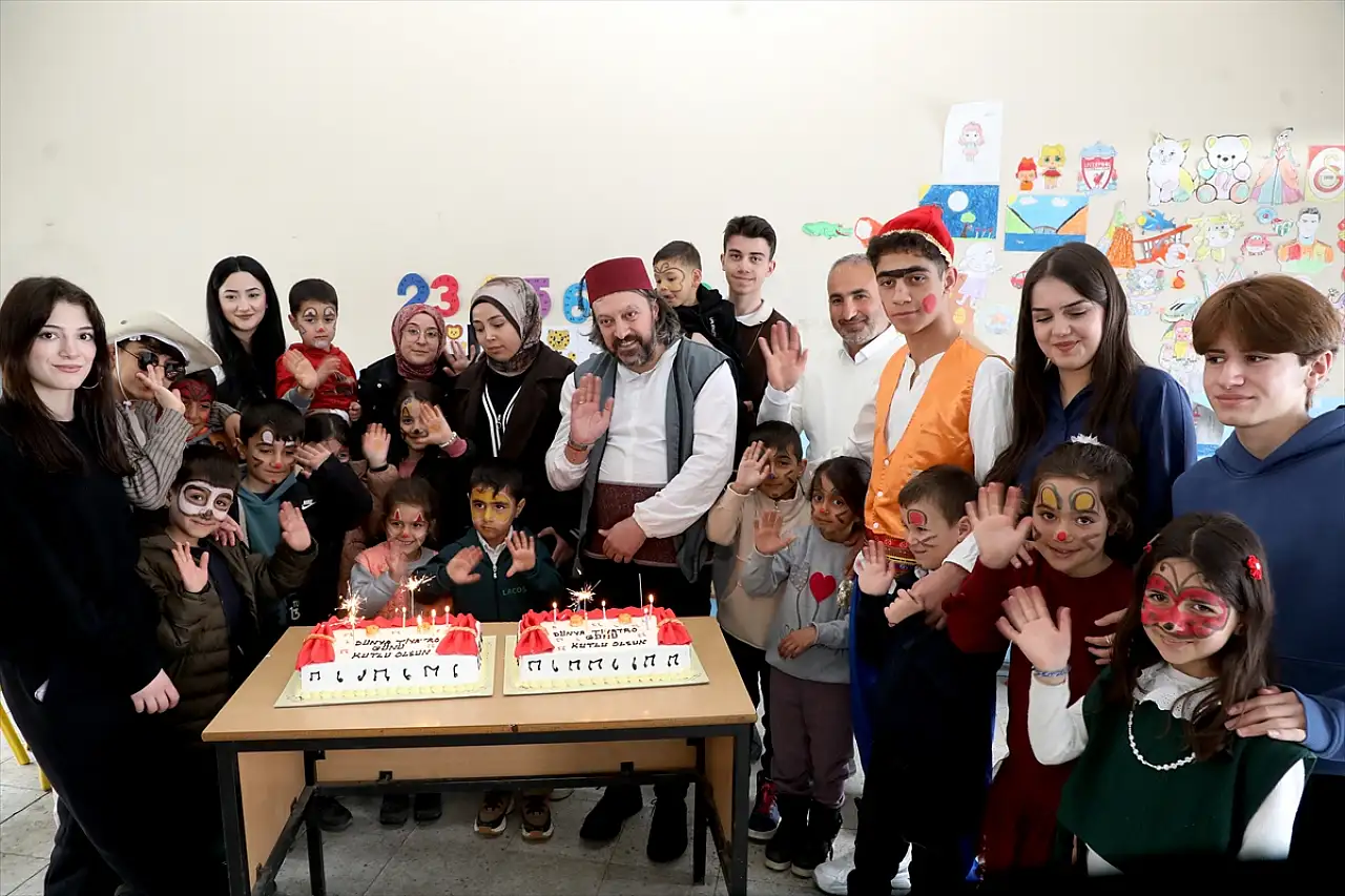 Köy okullarında tiyatro sevinci
