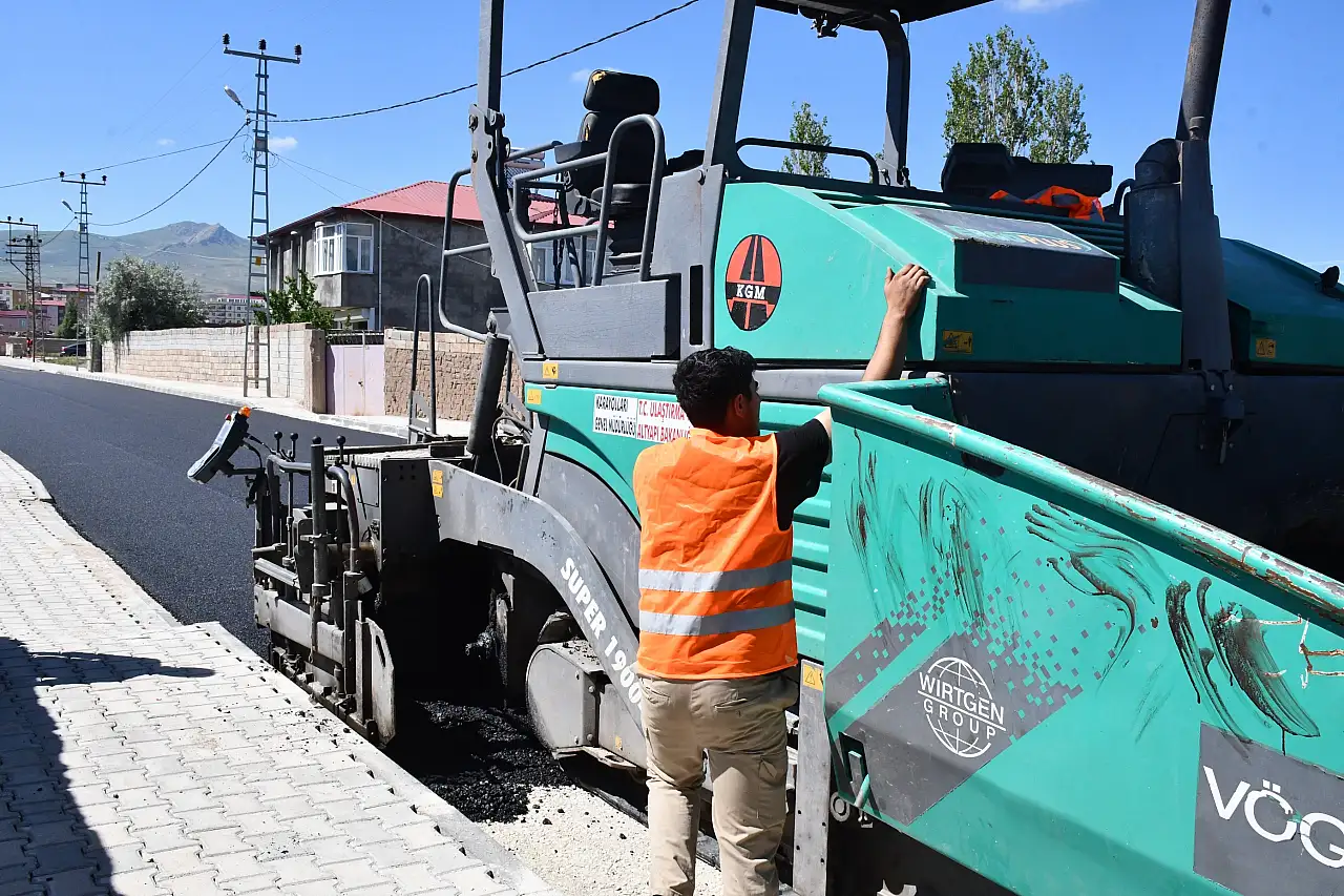 Doğubayazıt'ta asfalt sezonu başladı