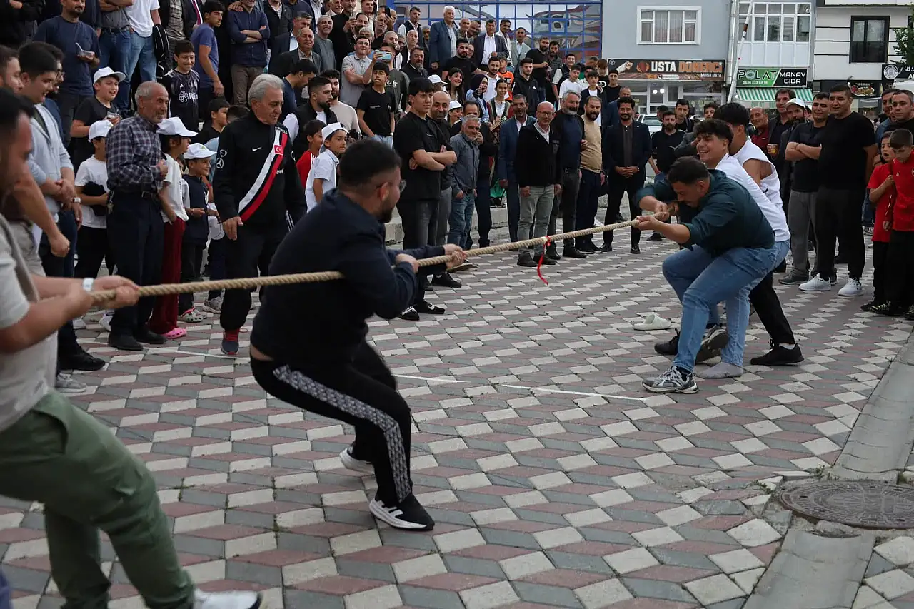 Eleşkirt Yaz Şenlikleri final gösterileri coşkuyla tamamlandı