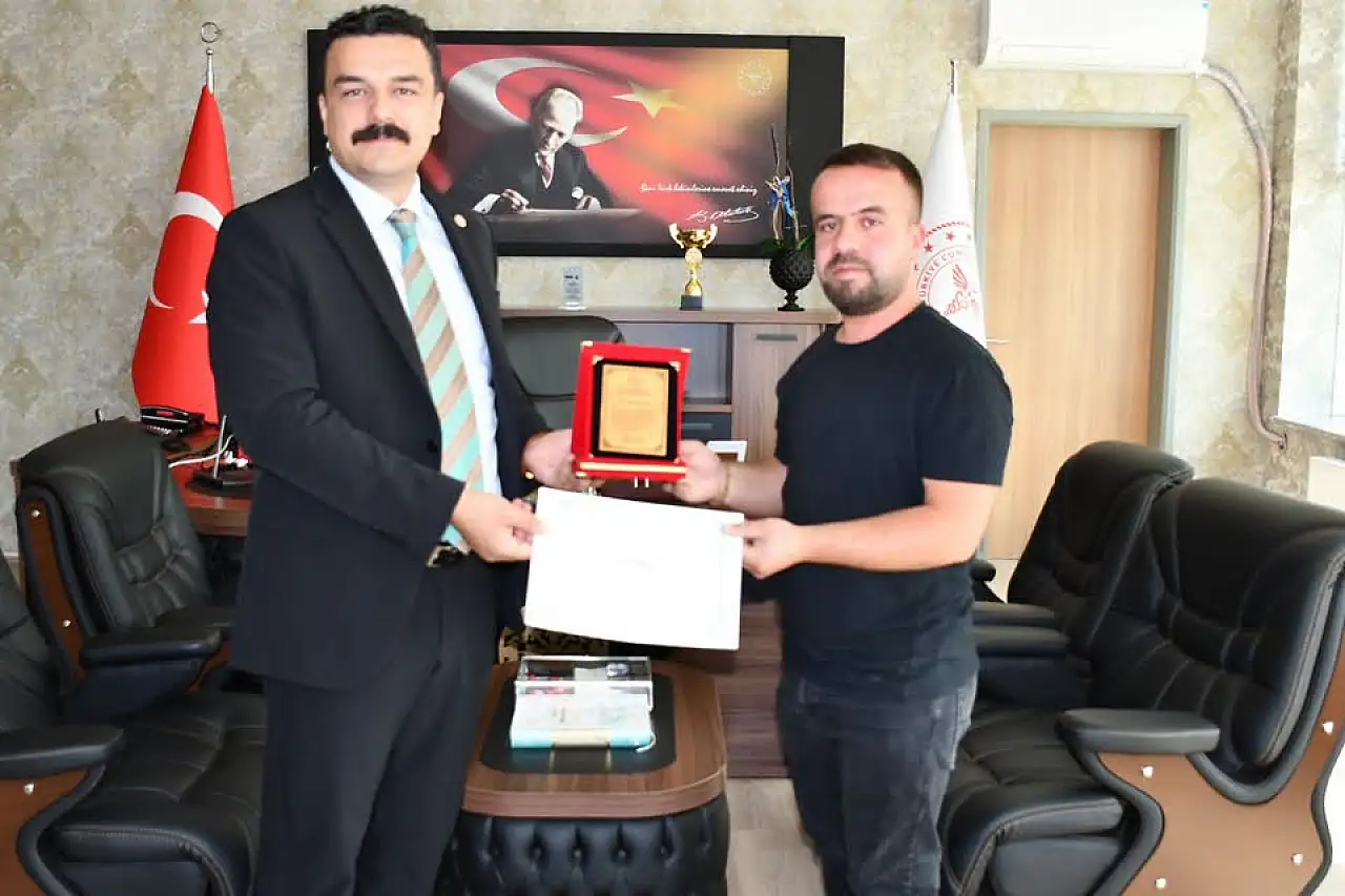 Ağrı'da gezici kanser tarama ekibinin başarısı plaketle taçlandı