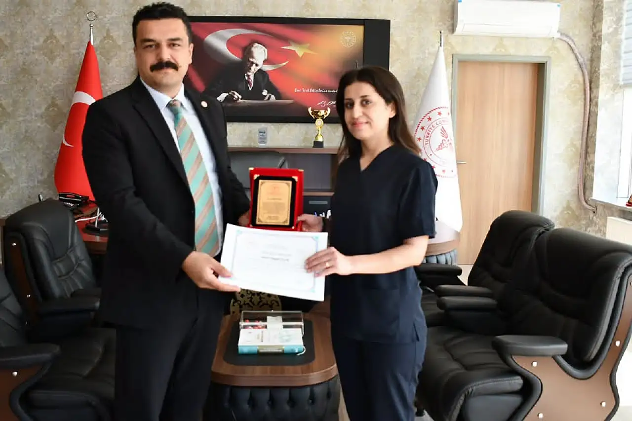 Ağrı'da gezici kanser tarama ekibinin başarısı plaketle taçlandı