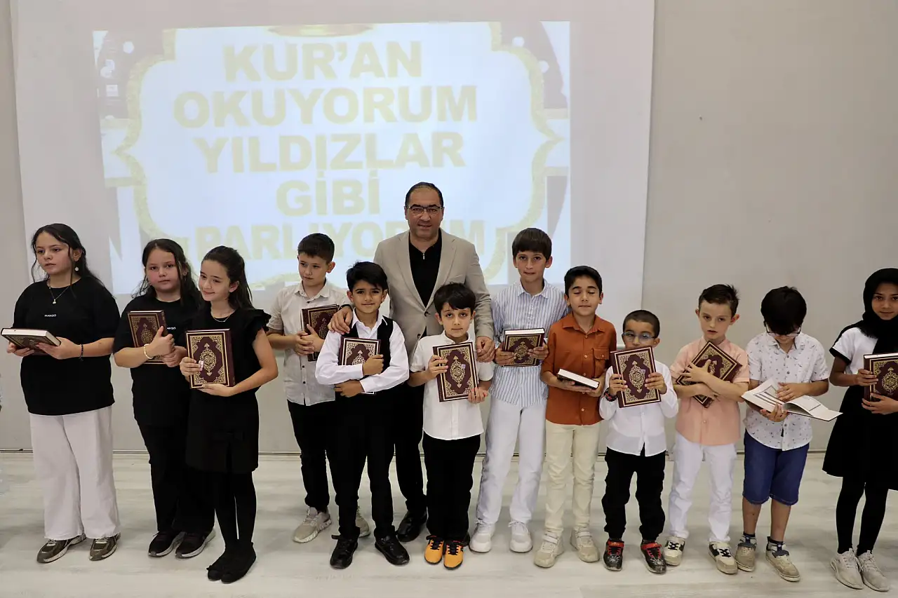 Ağrı'da Kur'an-ı Kerim öğrenen öğrencilerin başarısı hediyelerle taçlandırıldı