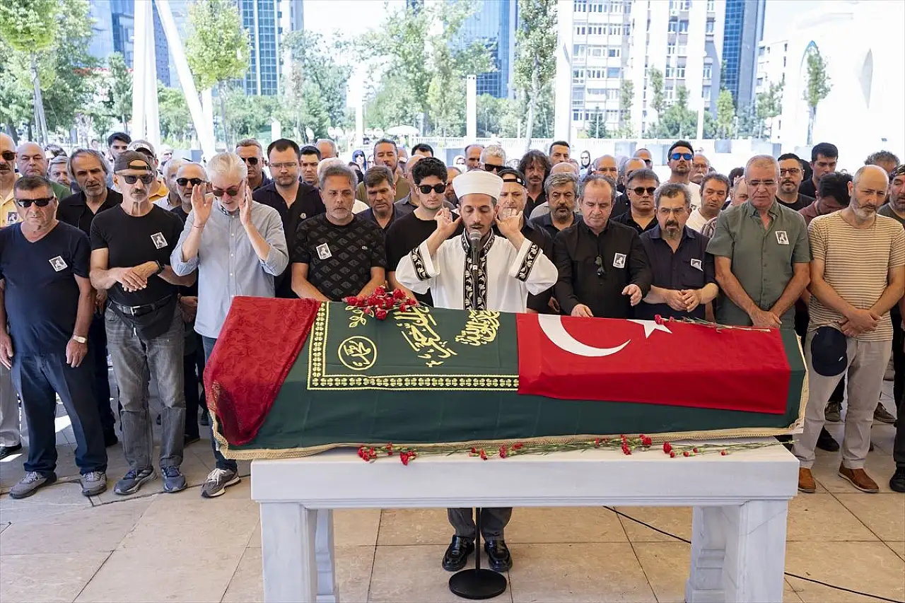 Ağrı Dağı'nda yaşamını yitiren dağcı son yolculuğuna uğurlandı