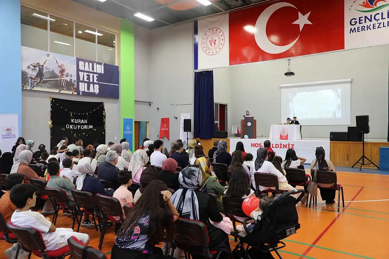 Ağrı Gençlik Merkezi'nde manevi eğitim meyvesini verdi