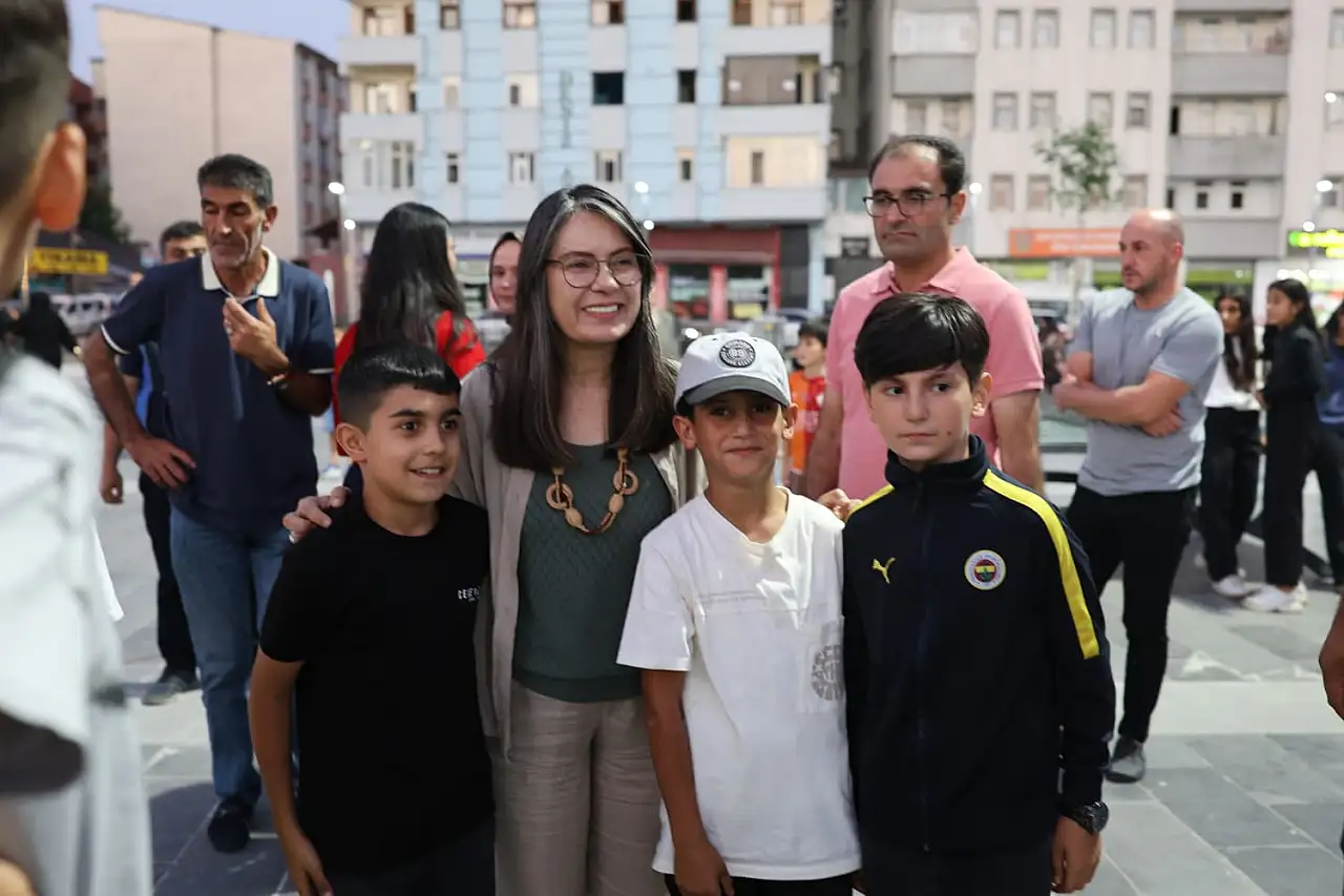 Ağrı Şakîro Kent Meydanı açık hava sinemasıyla renklendi