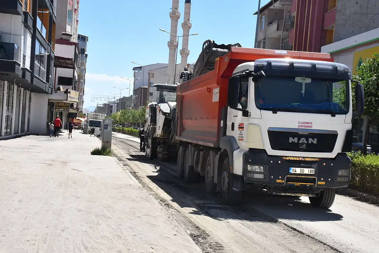 Doğubayazıt'ta asfalt sezonu başladı