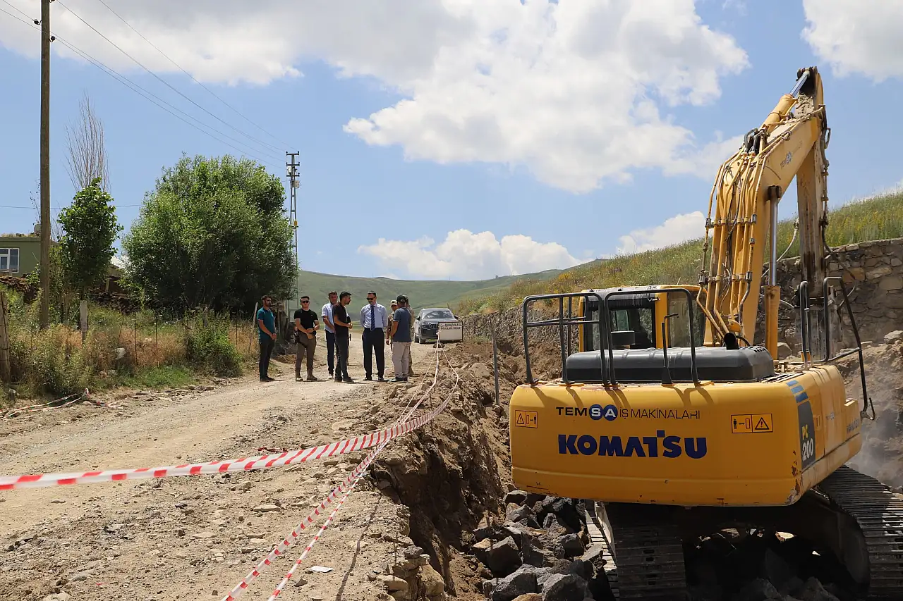 Doğubayazıt'ta Çetenli-Dağdelen Grup Yolu asfalt öncesi güçlendiriliyor