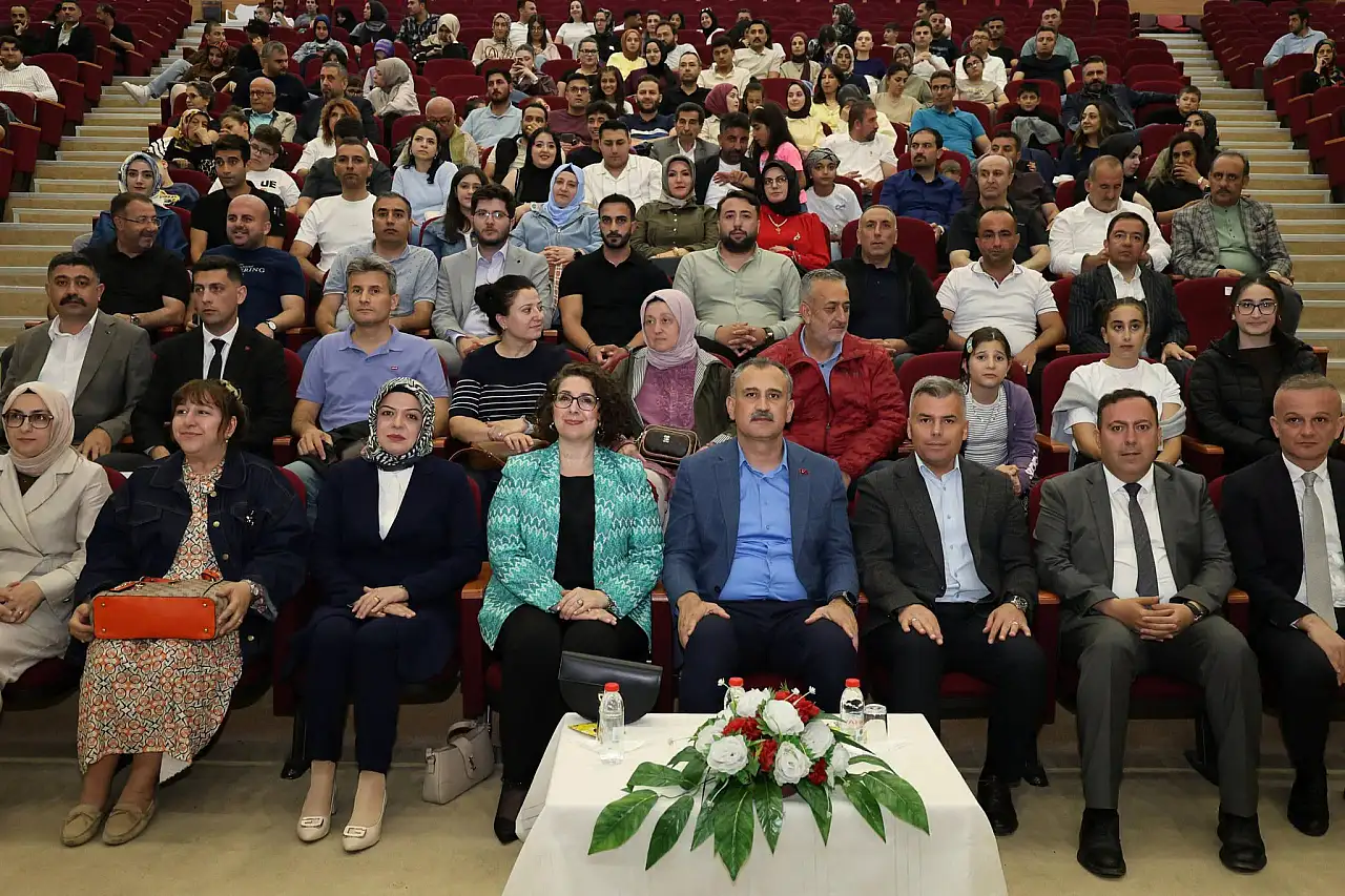 Hatay Medeniyetler Korosu, AİÇÜ'de unutulmaz bir konser verdi