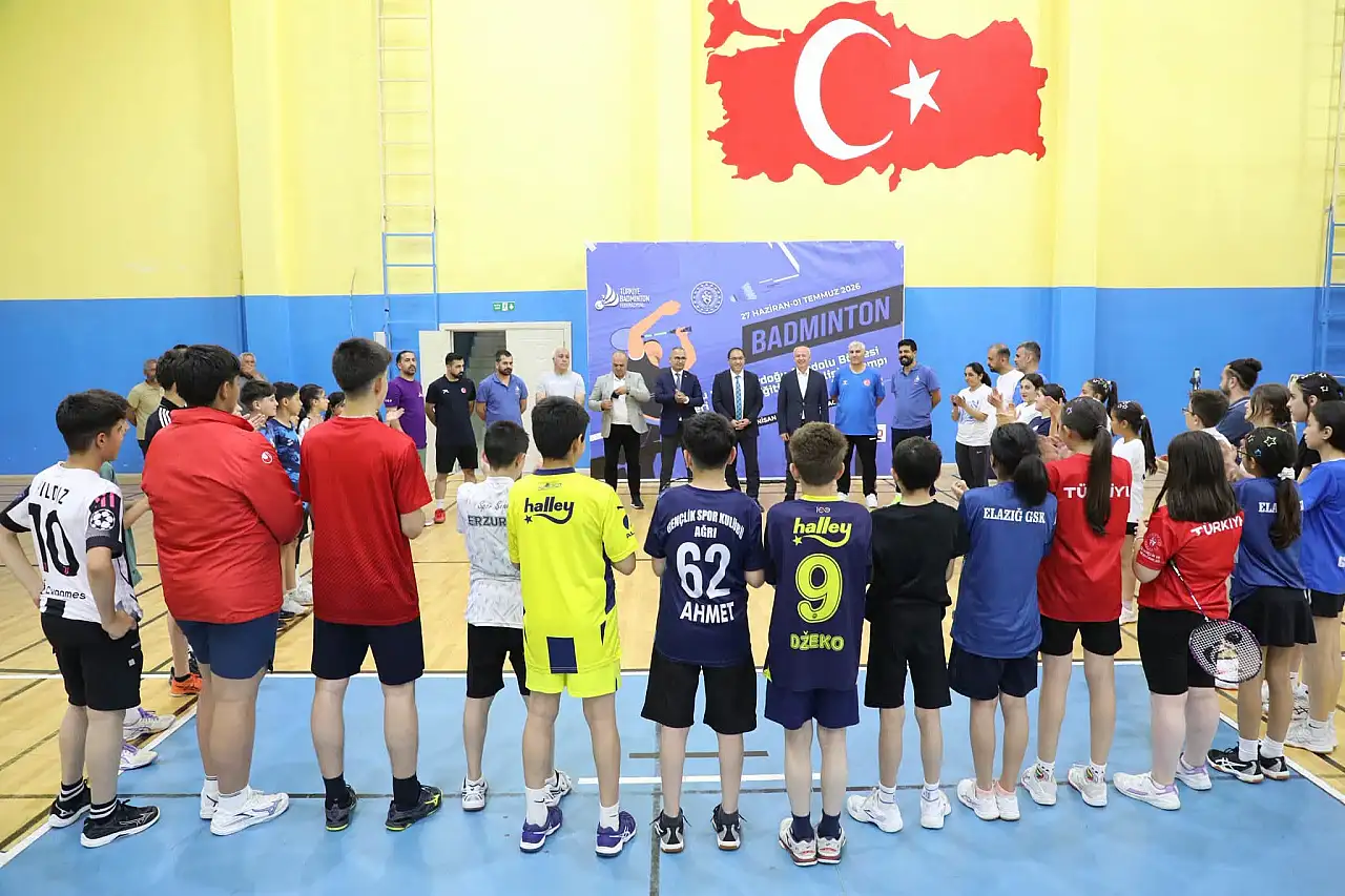 Müdür Çelebi, Badminton Gelişim Kampındaki sporcuları ziyaret etti