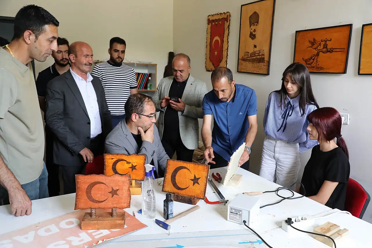 Müdür Çelebi Patnos'ta yaz spor okulları ve el sanatları kurslarını ziyaret etti