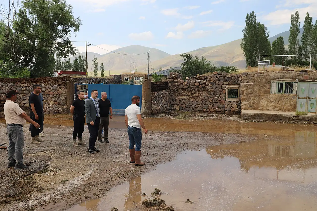 Doğubayazıt'ta sel sonrası hasar tespit çalışmaları sürüyor