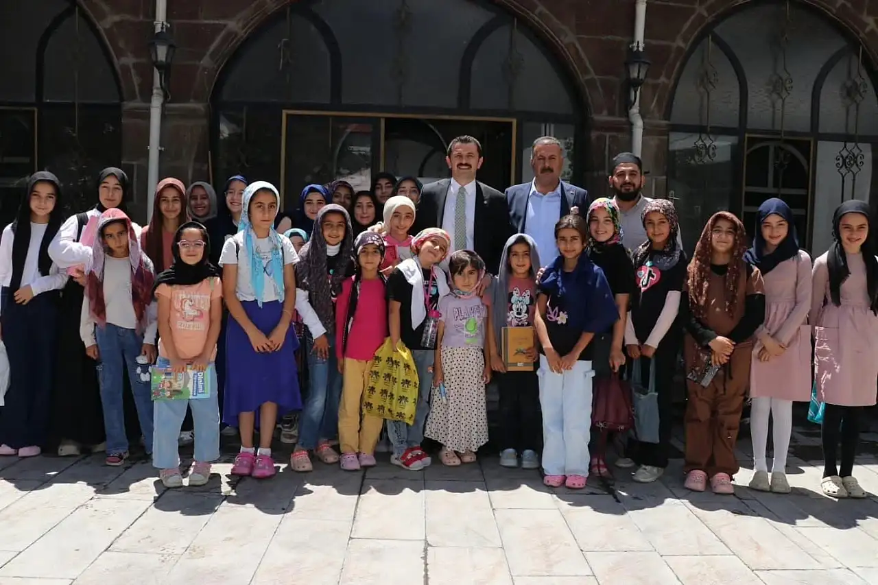 Tutak'ta Kaymakam Ahmet Coşkun vatandaşlarla bir araya geldi