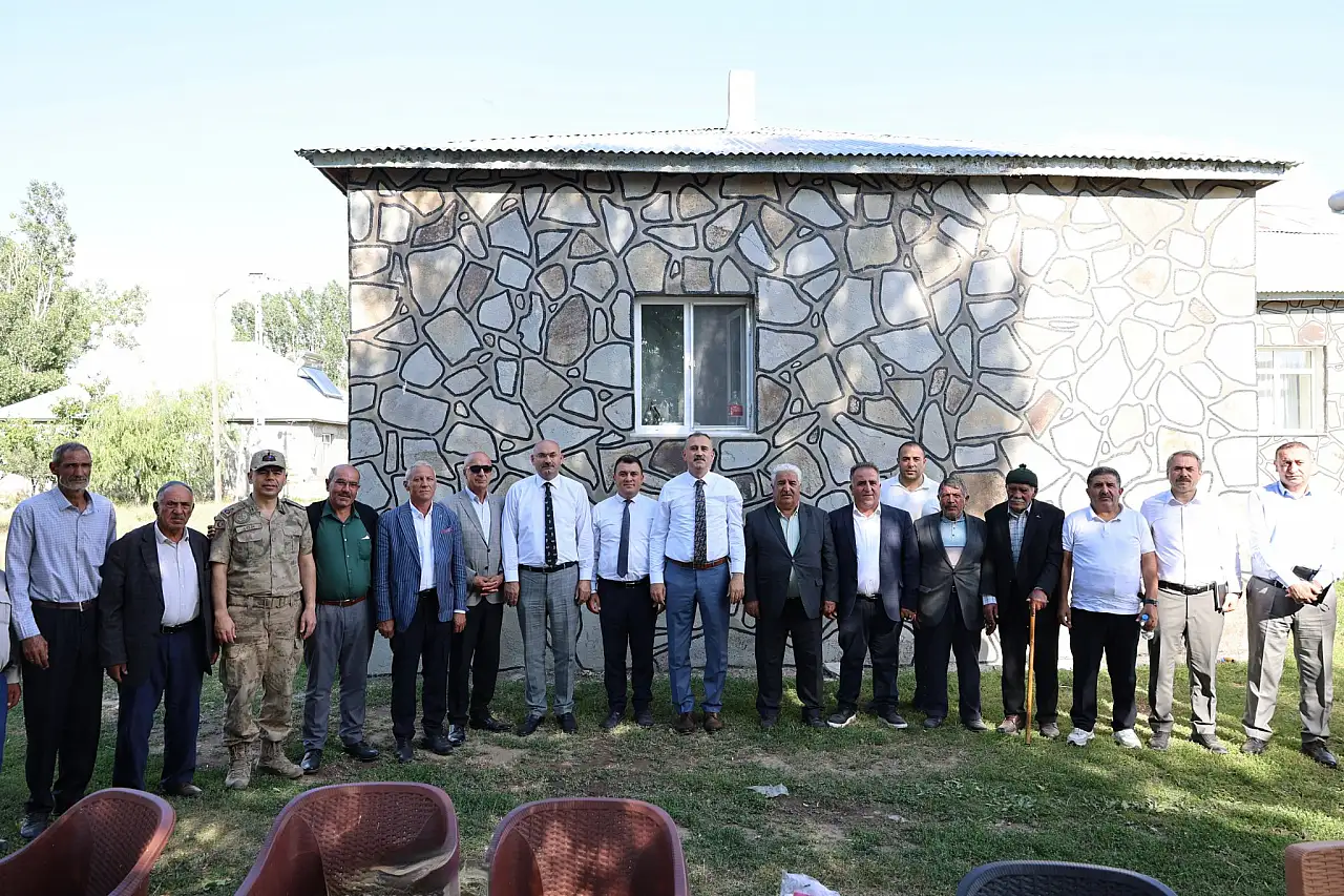 Vali Bozkurt Edremit ve Dedeli'de vatandaşlarla buluştu