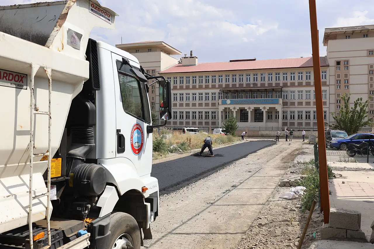 Ağrı Belediyesi kent genelinde altyapı ve üstyapı çalışmalarını sürdürüyor