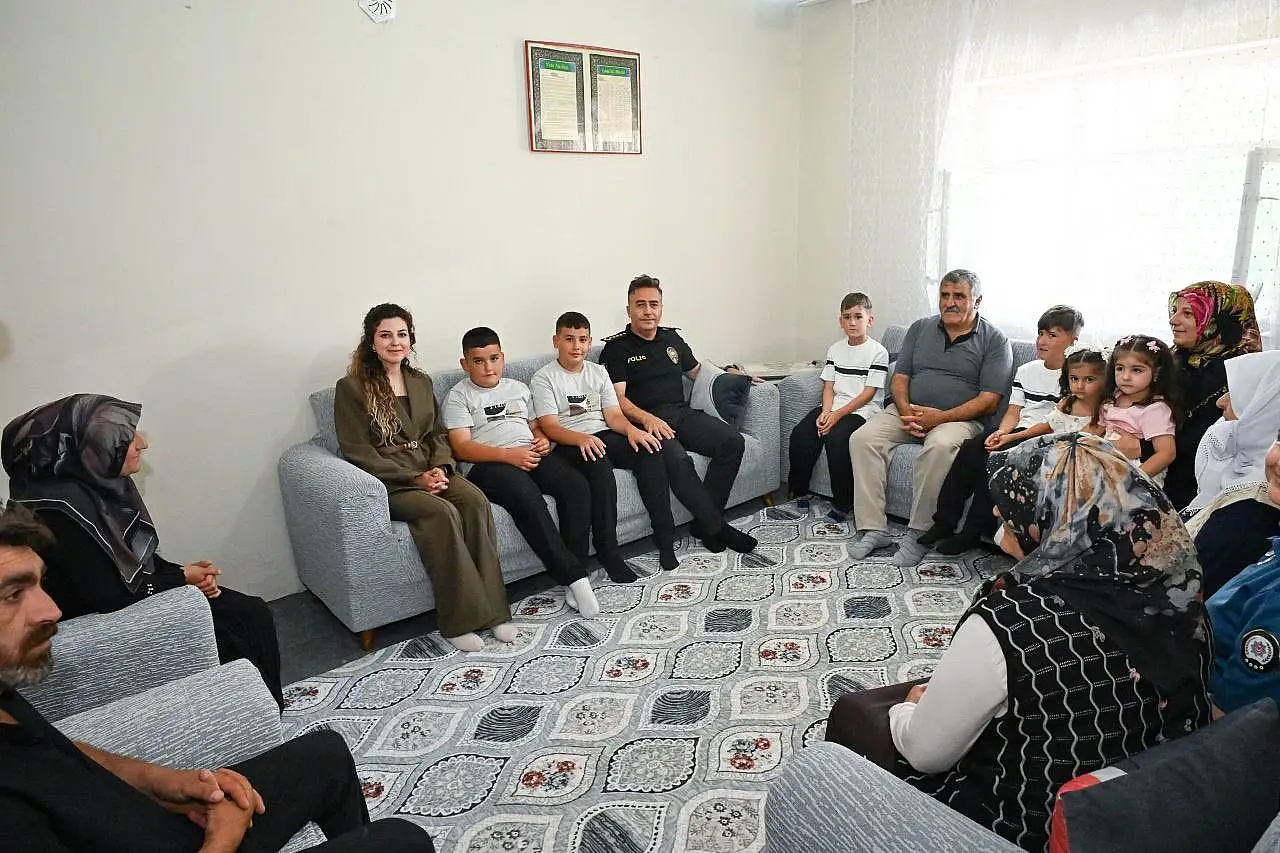 Ağrı Emniyet Müdürü Önder'den şehit ailesine anlamlı ziyaret
