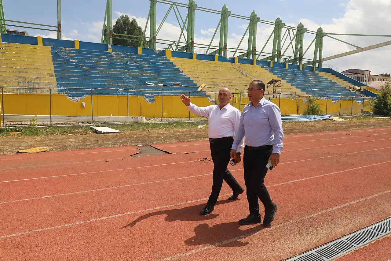 Ağrı Şehir Stadyumu modern görünüme kavuşuyor