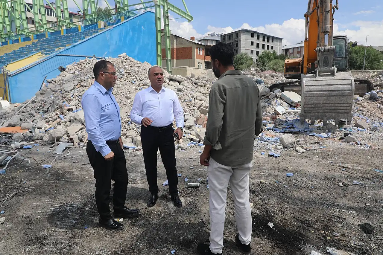 Ağrı Şehir Stadyumu modern görünüme kavuşuyor