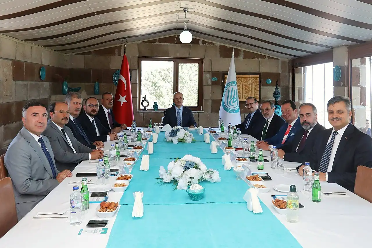 AİÇÜ Rektörü Gülçin bölge üniversiteleri toplantısına katıldı