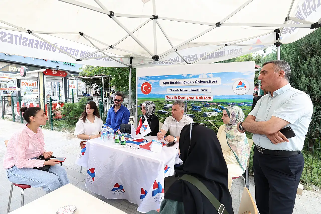 Ağrı İbrahim Çeçen Üniversitesi tercih danışma noktası aday öğrencileri ağırlıyor