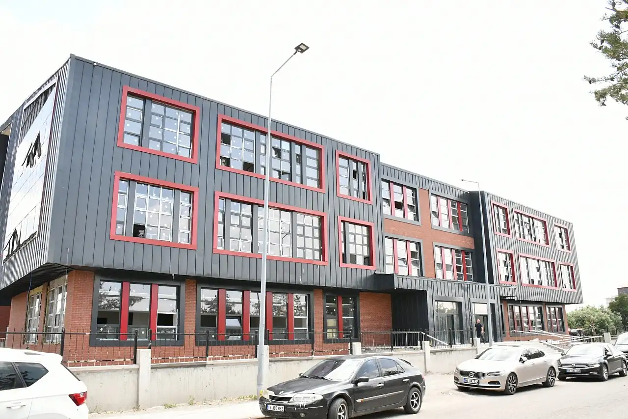 Ağrı'nın 1.550 kişilik yeni kütüphanesi yükseliyor