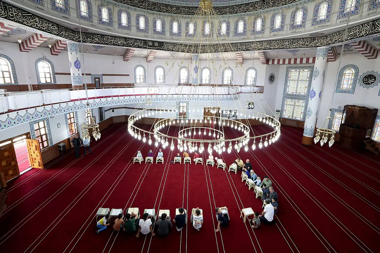 Rektör Gülçin Yaz Kur'an Kursu öğrencilerini ziyaret etti