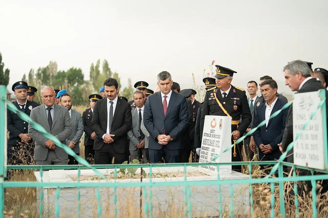 Diyadin'de 30 Ağustos'ta şehitler dualarla anıldı