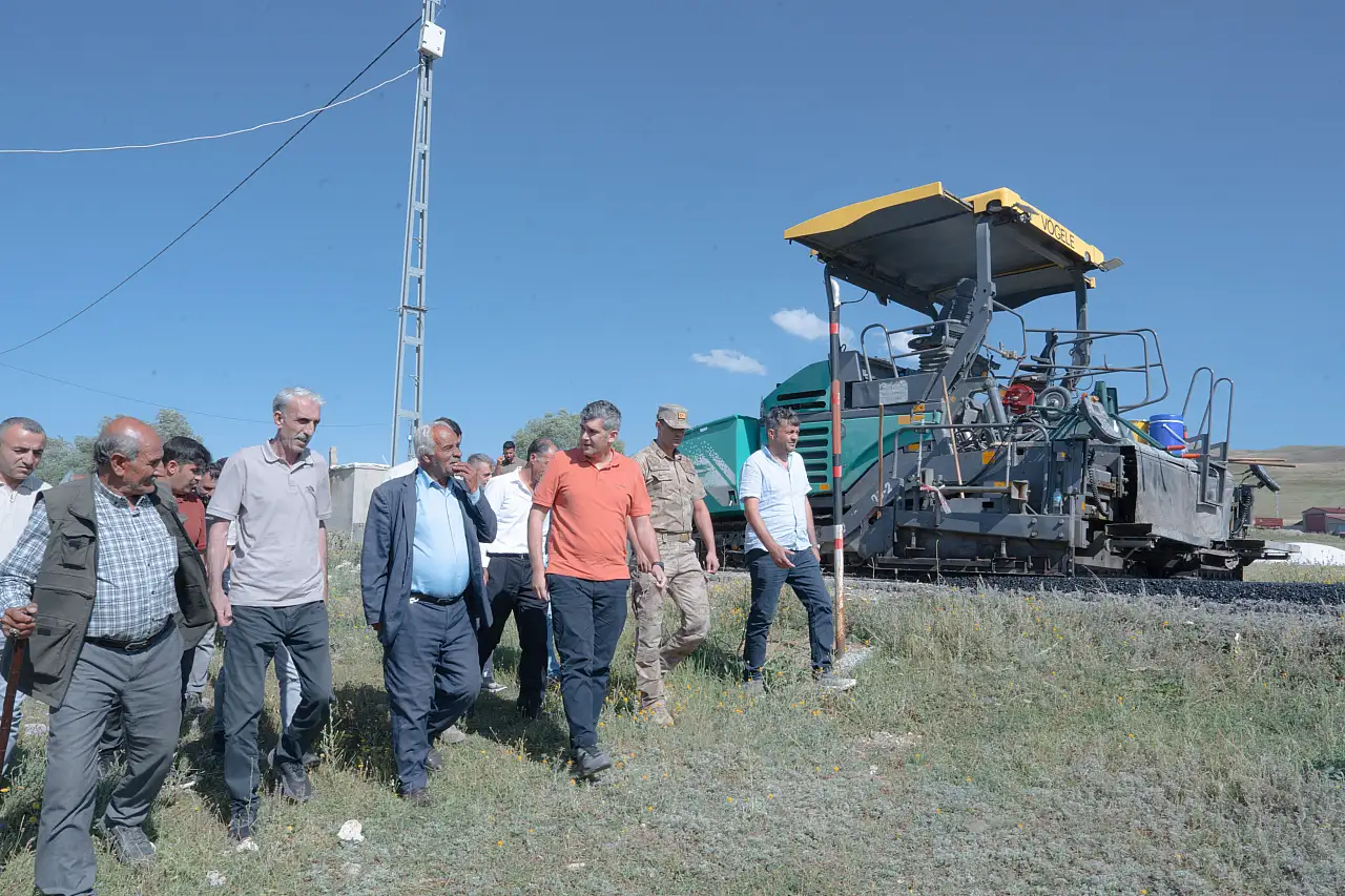 Diyadin'de 14 kilometrelik yolda asfalt çalışması başladı