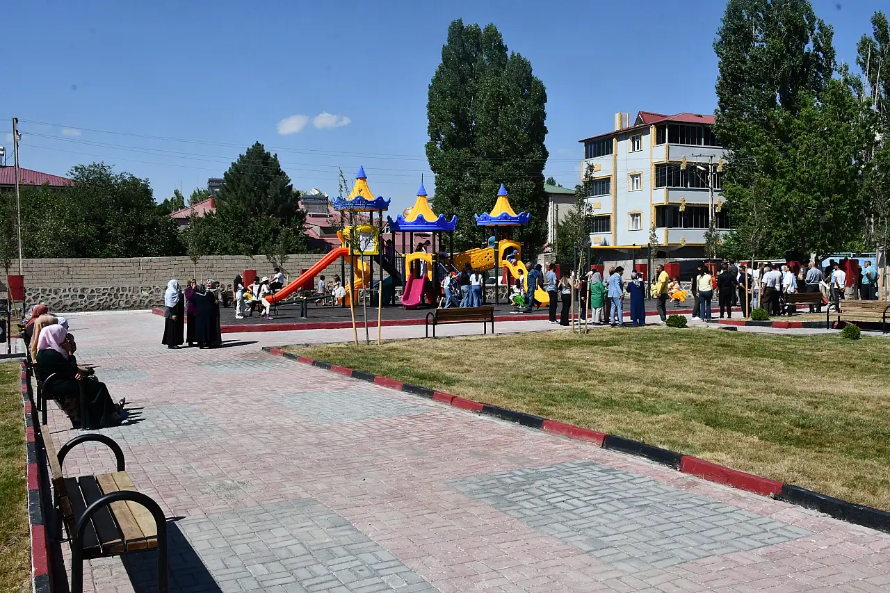 Doğubayazıt'ta eski çamaşırevi alanı çocukların yeni buluşma noktası oldu