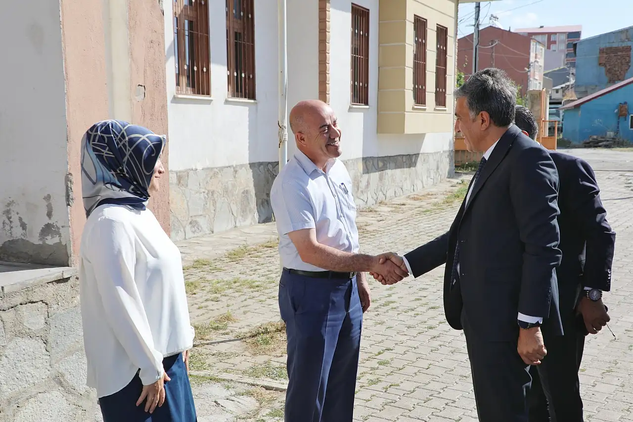 Ağrı'da yeni eğitim yılı hazırlıkları: Çakan Taşlıçay'daki okulları tek tek inceledi