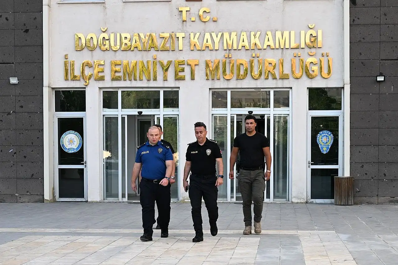 Emniyet Müdürü Önder Doğubayazıt Emniyet Müdürlüğü'nü ziyaret etti