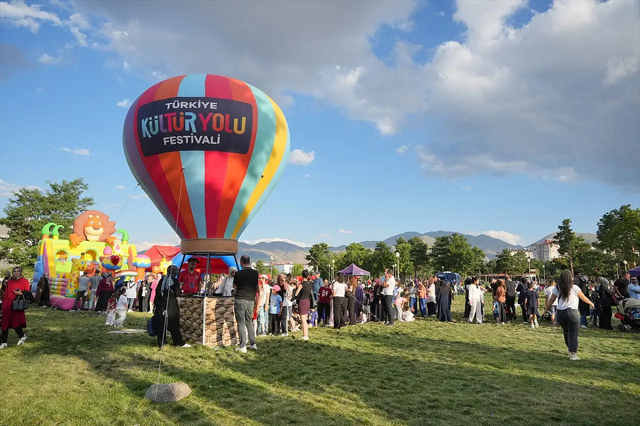 Erzurum Kültür Yolu Festivali sanat ve müzikle renklendi