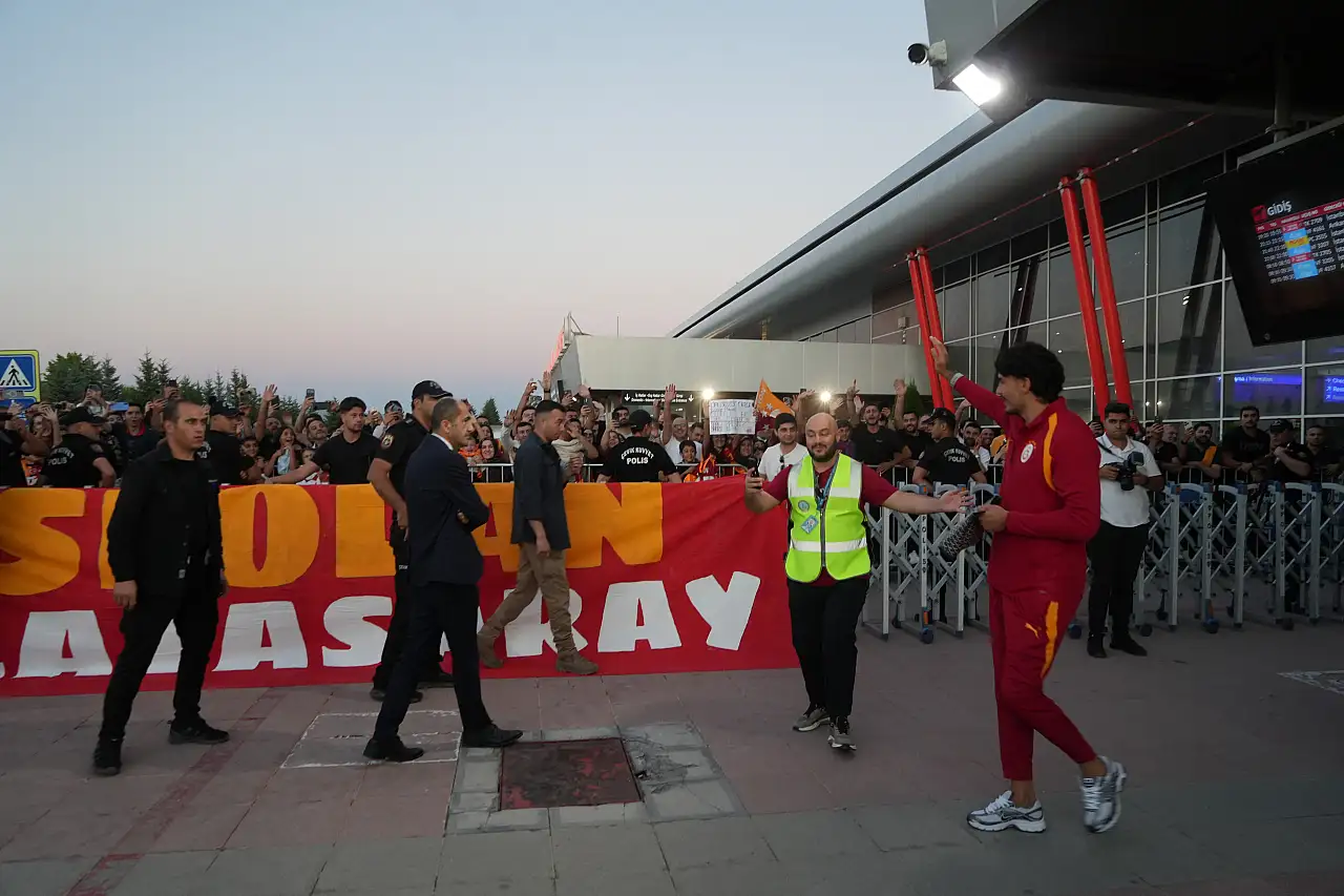 Galatasaray Erzurum'da coşkuyla karşılandı
