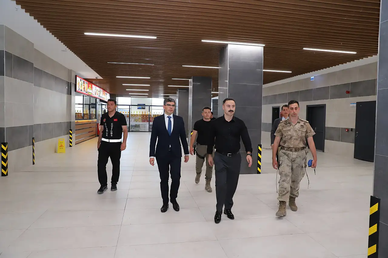 Kaymakam Ayvat Gürbulak Gümrük Müdürlüğü'nde işleyişi yerinde inceledi