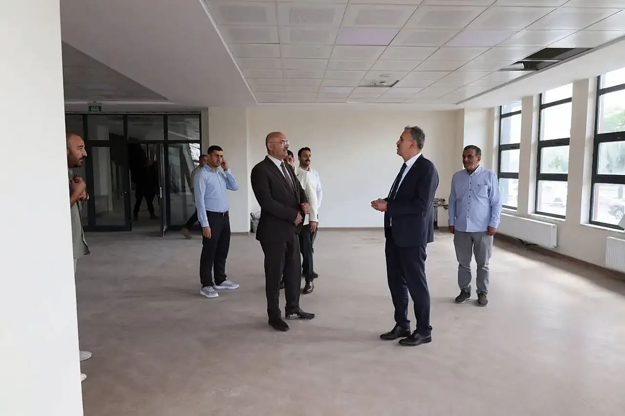 Ağrı İl Halk Kütüphanesi açılışa hazırlanıyor