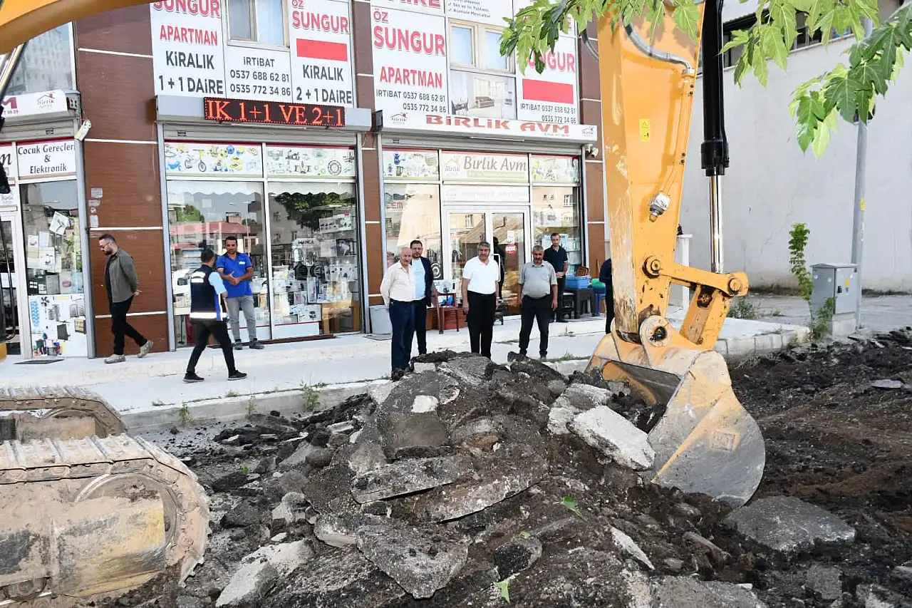 Patnos'ta Said Nursi Caddesi sıcak asfalta hazırlanıyor