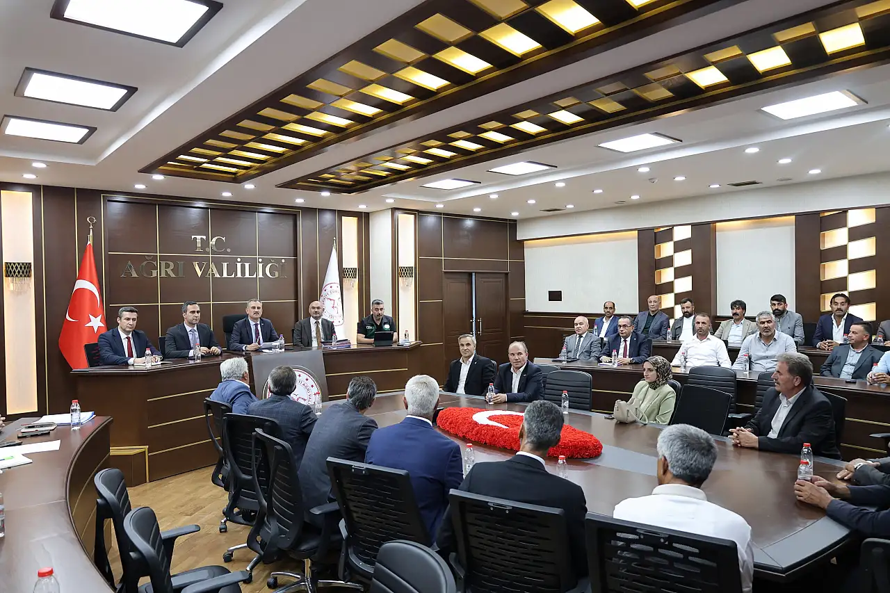 Vali Önder Bozkurt 5 ilçenin muhtarlarıyla bir araya geldi