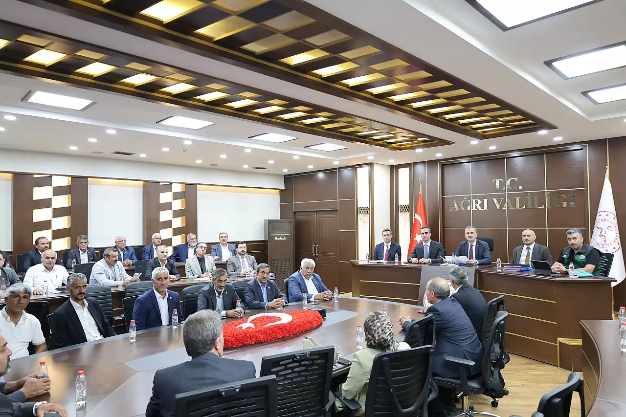 Vali Önder Bozkurt 5 ilçenin muhtarlarıyla bir araya geldi
