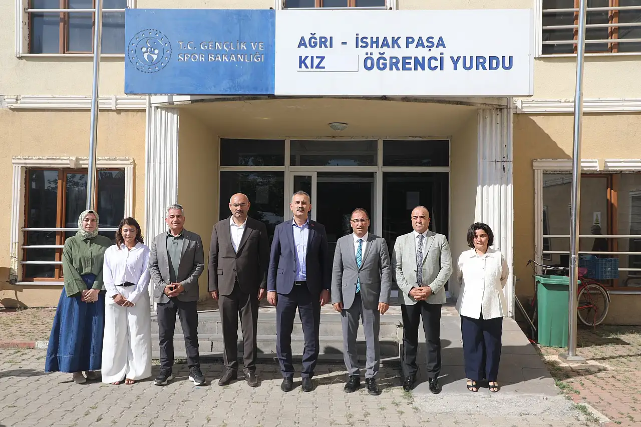 Vali Bozkurt yeni dönem öncesi hazırlıkları süren öğrenci yurtlarını inceledi