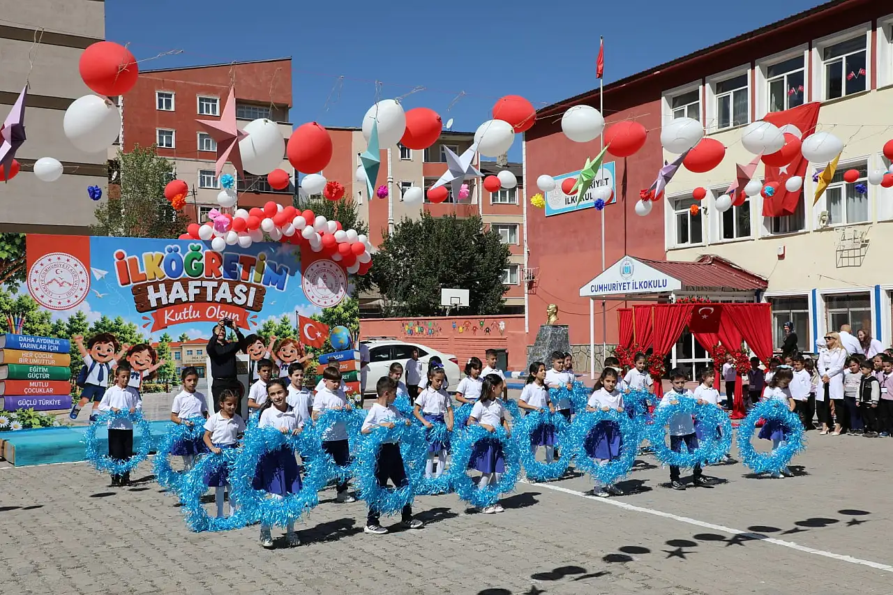 Ağrı'da İlköğretim Haftası coşkuyla kutlandı